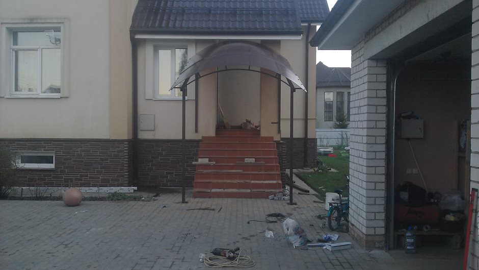 козырек над крыльцом